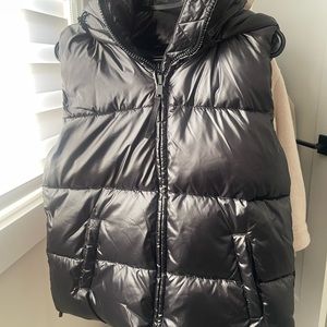 Gap black puffer vest